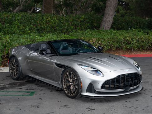 Used 2025 Aston Martin DB12 Convertible image 1
