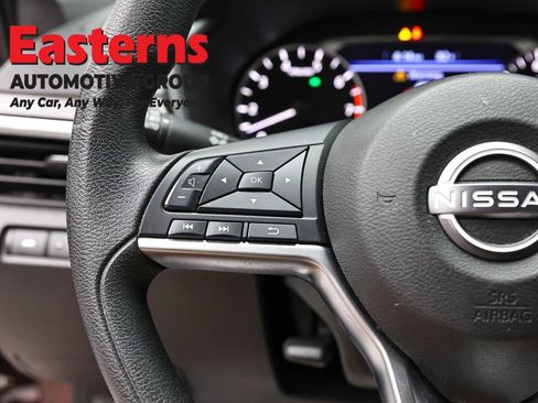 Used 2023 Nissan Altima 2.5 SV FWD image 15