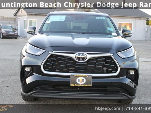 Used 2023 Toyota Highlander LE image 2