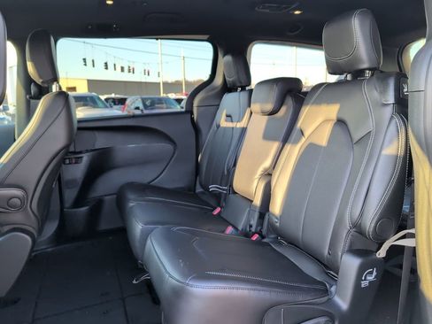 New 2026 Chrysler Pacifica Select image 18