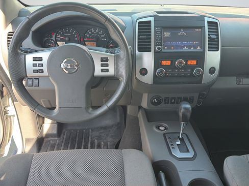 Used 2021 Nissan Frontier SV w/ Midnight Edition Floor Mats AWD/4WD image 30