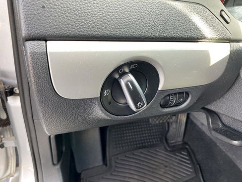 Used 2011 Volkswagen Jetta SEL image 10