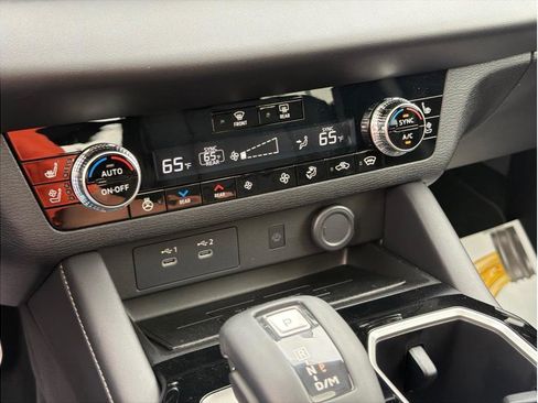 Used 2025 Mitsubishi Outlander SEL image 14