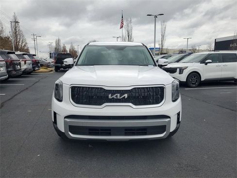 Used 2024 Kia Telluride LX image 2