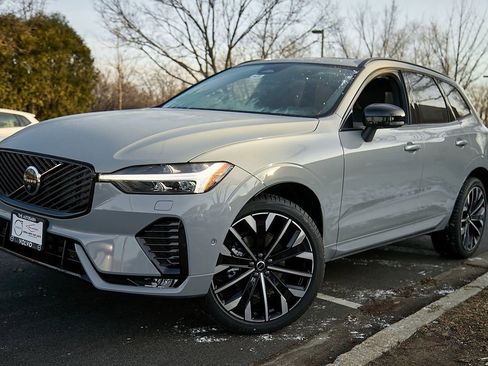 New 2026 Volvo XC60 B5 Ultra w/ Climate Package image 2