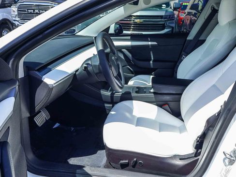 Used 2022 Tesla Model 3 Performance image 2