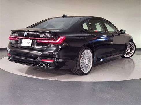 Used 2022 BMW ALPINA B7 xDrive w/ Luxury Rear Seating Package image 2