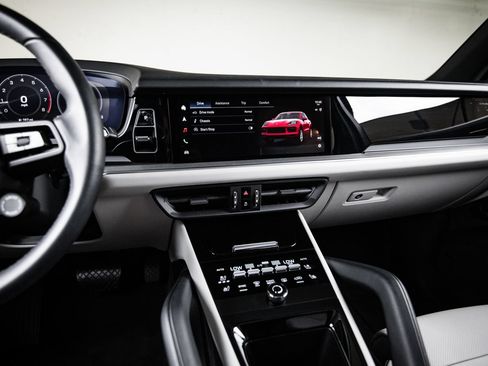 Certified 2026 Porsche Cayenne AWD/4WD image 19