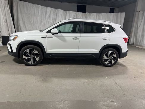 Used 2024 Volkswagen Taos SE AWD/4WD image 4