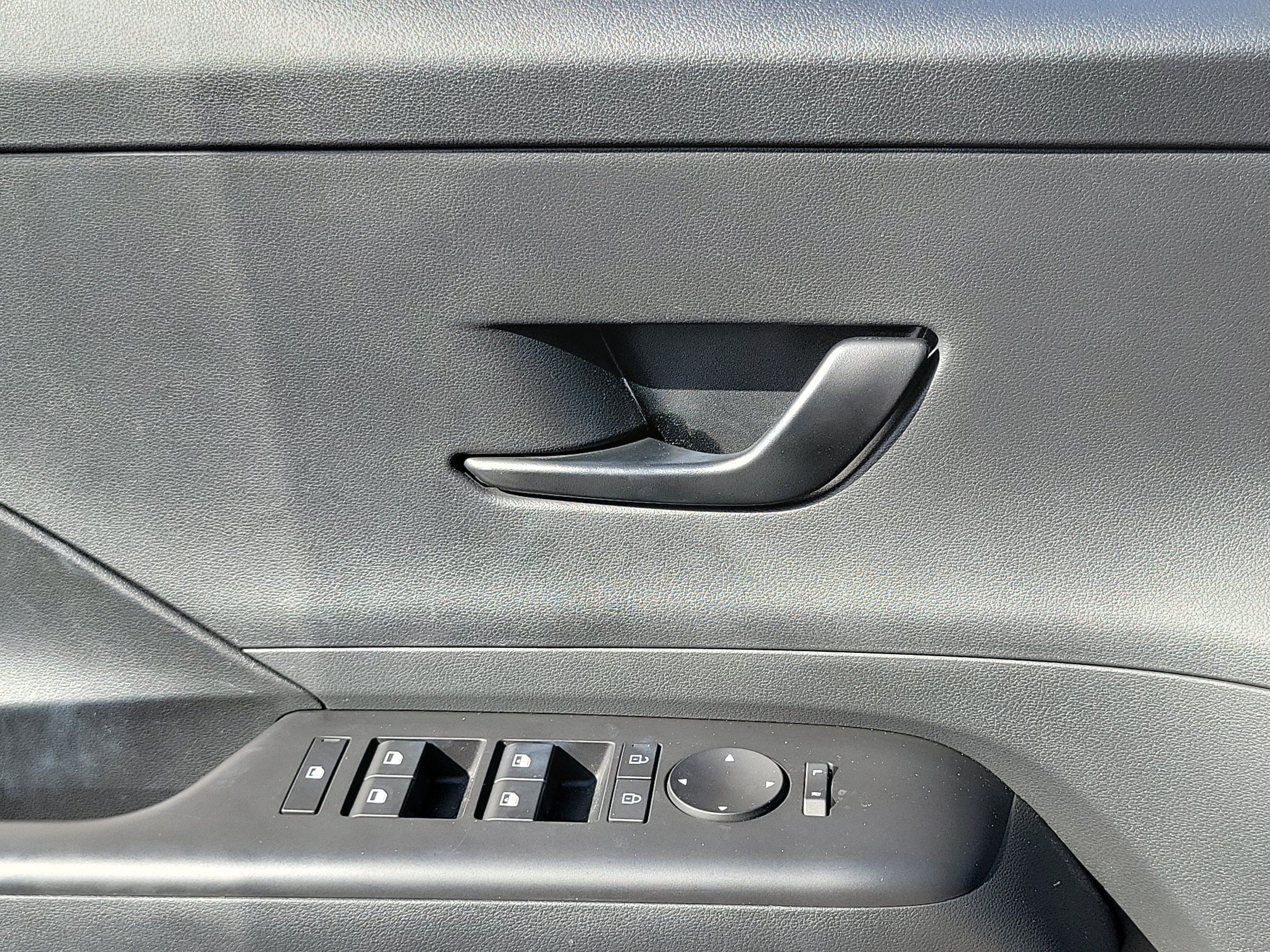 Certified 2025 Hyundai Kona SEL AWD/4WD image 14