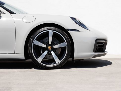 Certified 2022 Porsche 911 Targa 4S w/ Premium Package AWD/4WD image 11