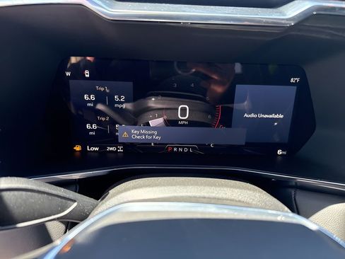 New 2025 GMC Canyon Elevation w/ Convenience Package image 25