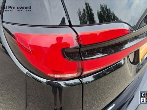 Certified 2024 Chrysler Pacifica Touring-L FWD image 22