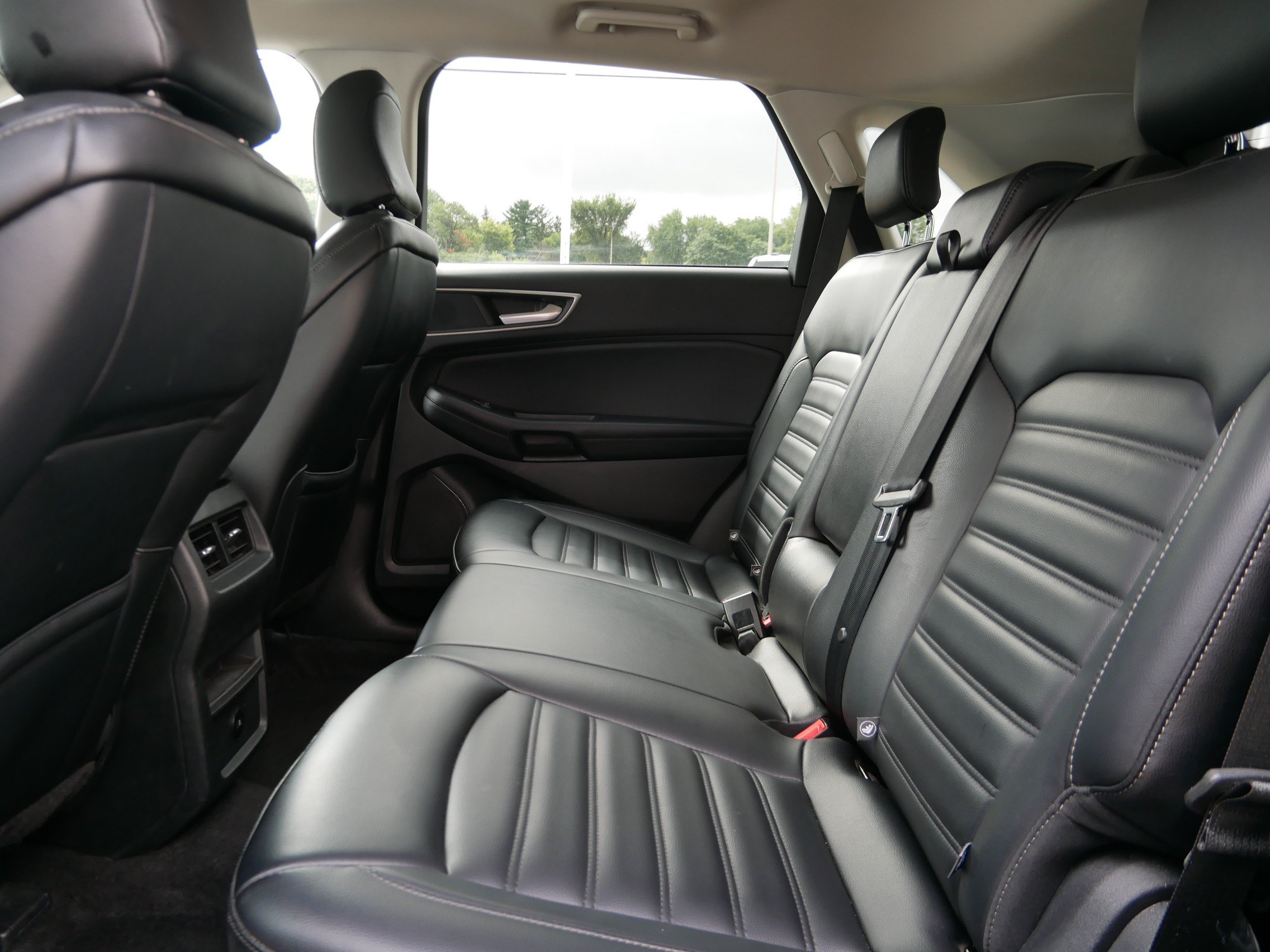 Used 2024 Ford Edge SEL AWD/4WD image 7