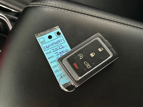 Used 2023 Jeep Grand Cherokee Limited image 56