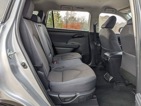 Used 2023 Toyota Highlander L image 40