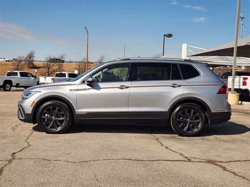 Used 2024 Volkswagen Tiguan SE image 4