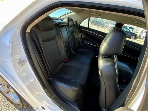 Used 2018 Chrysler 300 Limited image 18