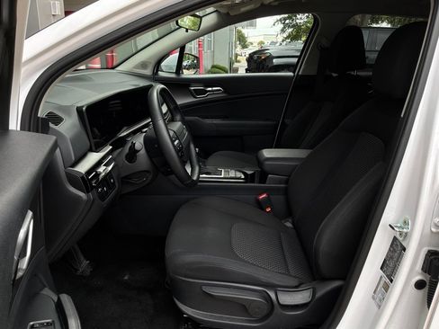 Used 2026 Kia Sportage LX FWD image 10