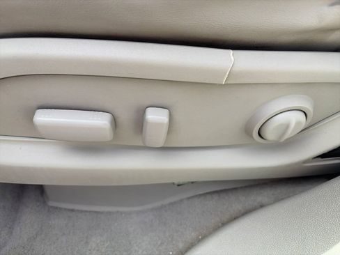 Used 2012 Buick Enclave Leather FWD image 17