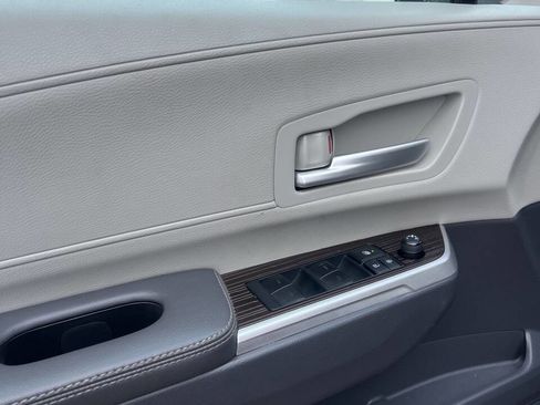 Used 2022 Toyota Sienna XLE image 10