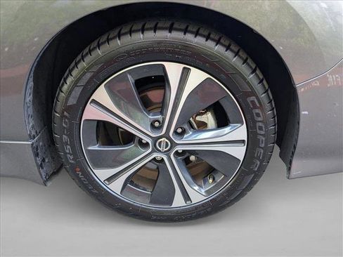 Used 2022 Nissan Leaf SV image 24