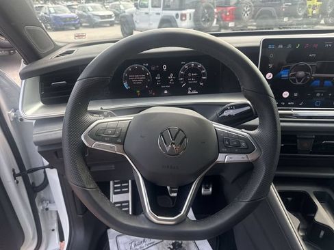 Used 2026 Volkswagen Tiguan SE R-Line FWD image 15