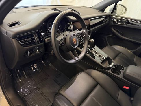 Certified 2026 Porsche Macan AWD/4WD image 4