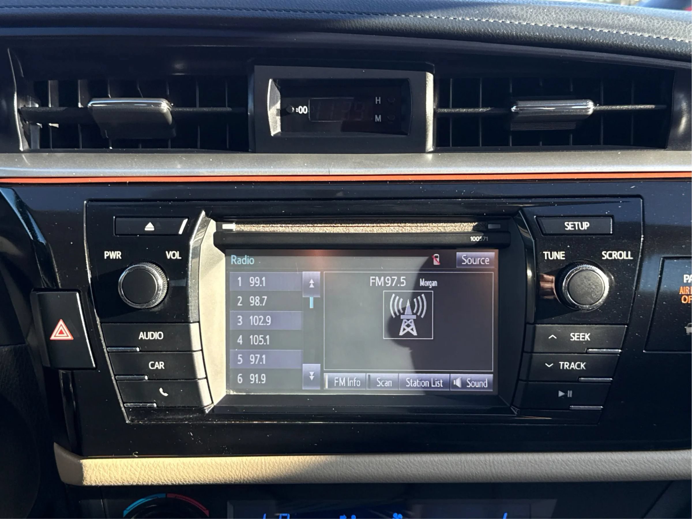 Used 2016 Toyota Corolla LE FWD image 15