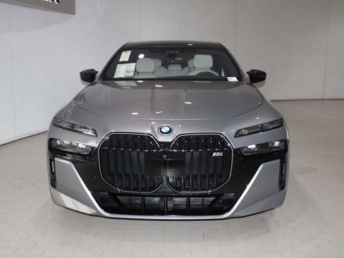 New 2025 BMW i7 M70 w/ Executive Package image 9