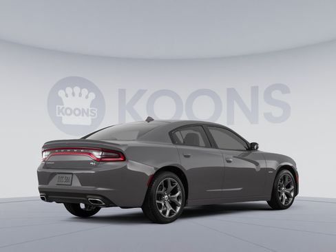 Used 2017 Dodge Charger R/T w/ Plus Group RWD image 4