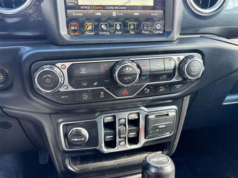 Used 2020 Jeep Wrangler Unlimited Sahara image 17