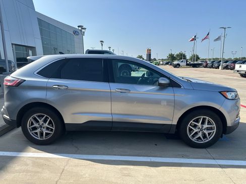 Used 2021 Ford Edge SEL FWD image 2