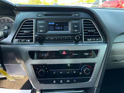 Used 2015 Hyundai Sonata SE image 15