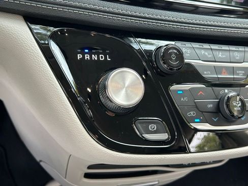 Certified 2022 Chrysler Pacifica Touring-L image 25