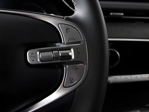 Used 2025 Genesis G70 3.3T Advanced w/ Sport Prestige Package image 13