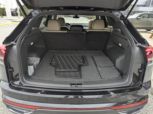 Certified 2025 Volkswagen Atlas Cross Sport SE FWD image 9