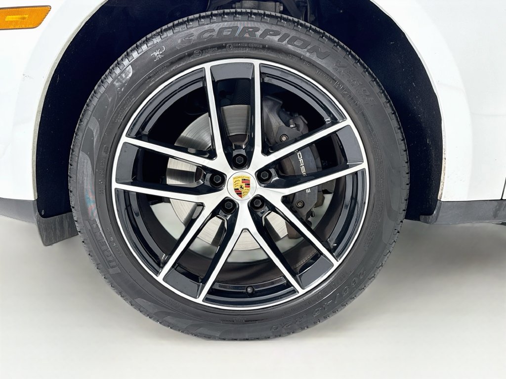 Certified 2023 Porsche Macan Turbo AWD/4WD image 11