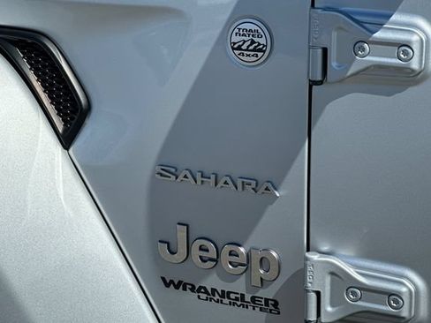 Used 2022 Jeep Wrangler Unlimited Sahara AWD/4WD image 26
