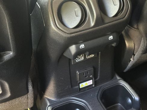 Used 2021 Jeep Gladiator Rubicon AWD/4WD image 41