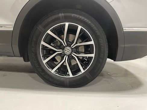 Certified 2021 Volkswagen Tiguan SE image 11