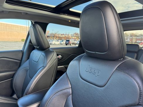 Used 2021 Jeep Cherokee Limited image 10