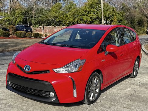Used 2015 Toyota Prius V Five image 6