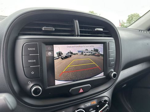 Used 2025 Kia Soul LX w/ LX Technology Package FWD image 31