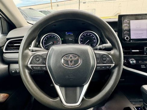 Used 2022 Toyota Camry LE w/ Convenience Package FWD image 8