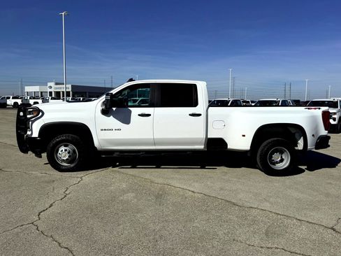 Used 2024 Chevrolet Silverado 3500 W/T image 10