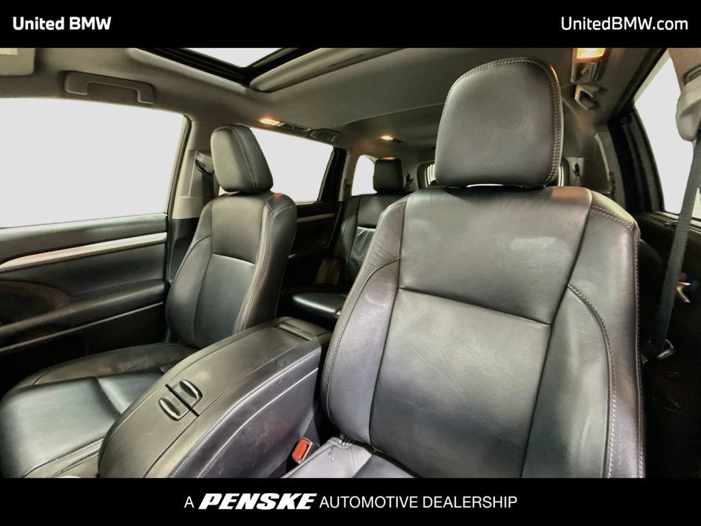 Used 2016 Toyota Highlander XLE FWD image 12
