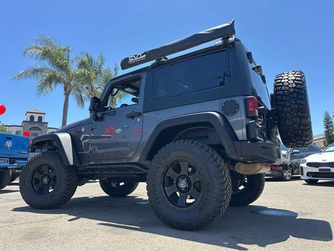 Used 2016 Jeep Wrangler Rubicon AWD/4WD image 3