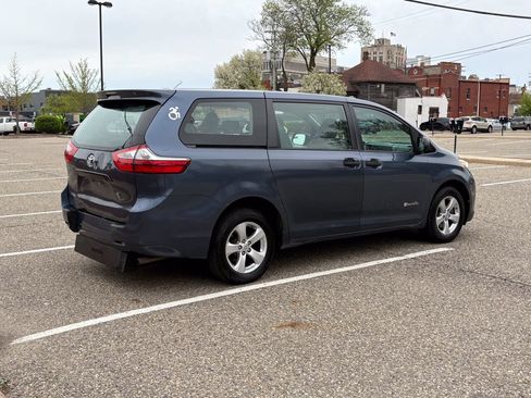 Used 2017 Toyota Sienna L FWD image 12