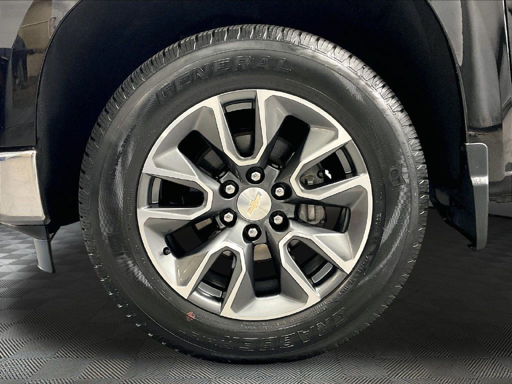 Used 2024 Chevrolet Silverado 1500 LT AWD/4WD image 7